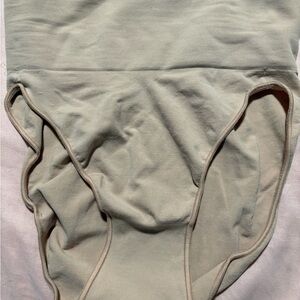 SKIMS Tan High-Waisted Briefs Seamless Comfort